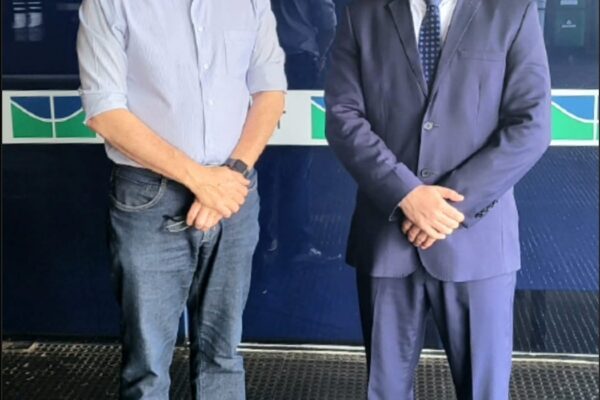 Embajador de Nicaragua en Brasil en reunión con el Director de la Universidad de Brasilia