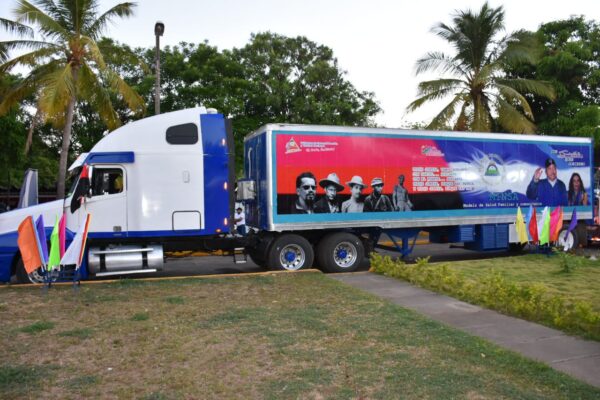 Gobierno Sandinista entrega cinco nuevas clínicas móviles a familias nicaragüenses