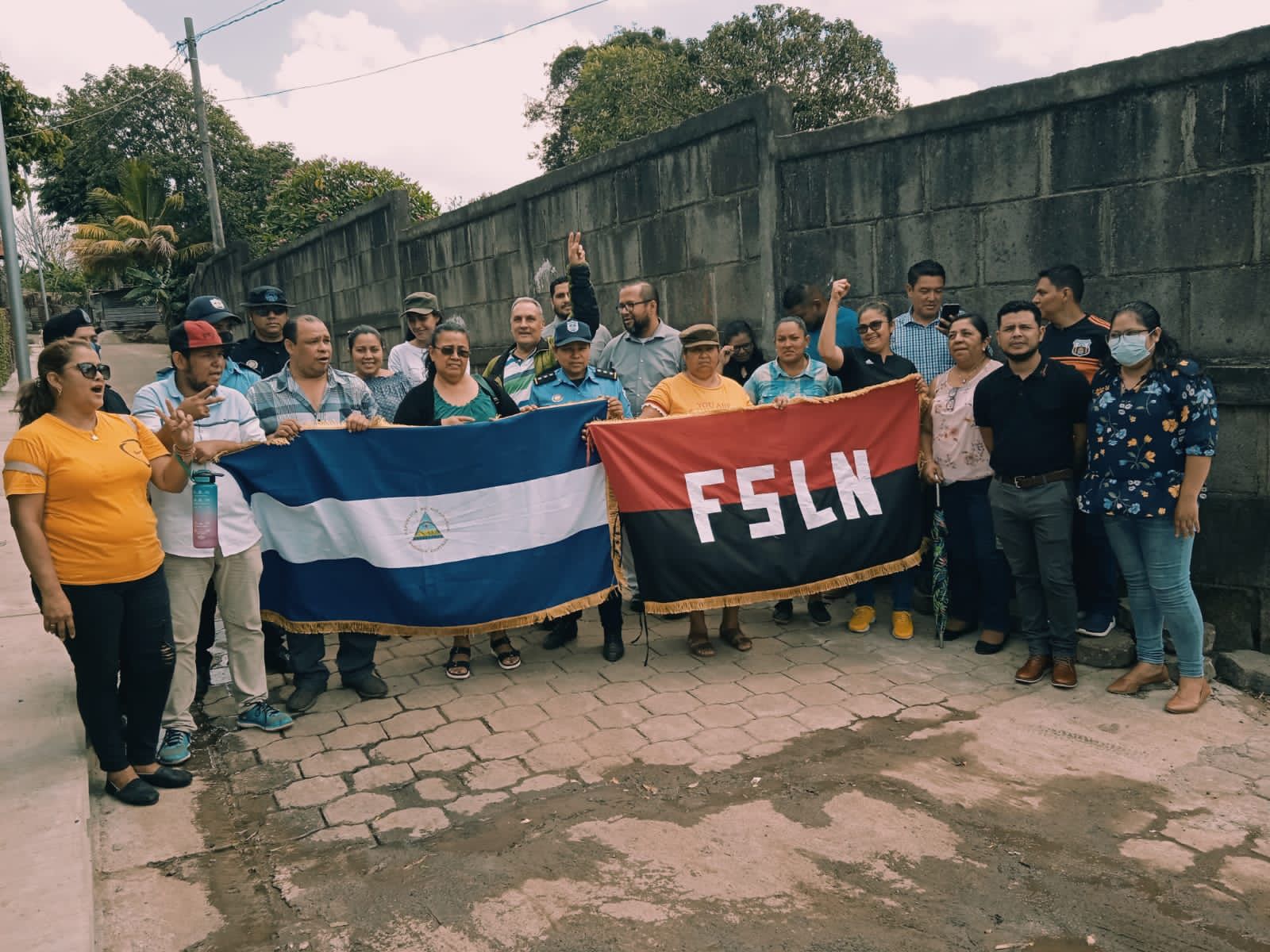 Familias de Dolores Celebran Dia de la Dignidad Nacional con Obras de Progreso