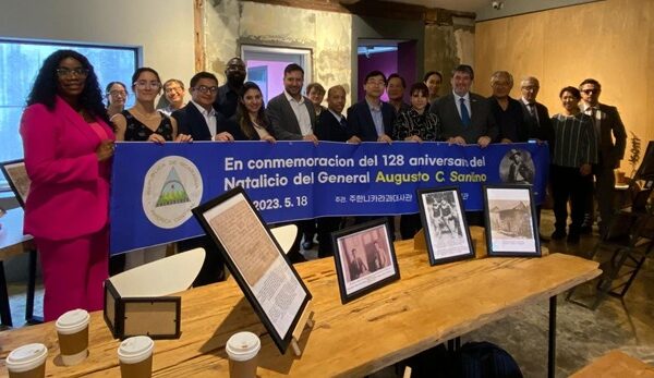 Celebran natalicio del General Sandino en Corea
