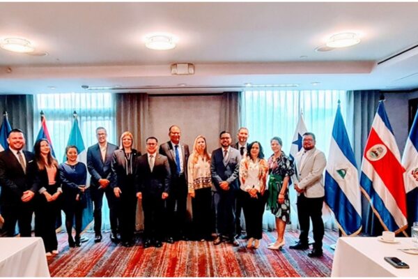 Representante de Nicaragua en Guatemala participa en importante encuentro empresarial