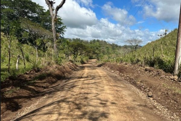 Mejoran caminos productivos en comunidad de Boaco
