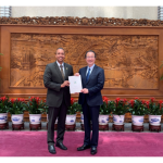 Michael Campbell presentó en China copias de cartas credenciales que lo acreditan como Embajador de Nicaragua