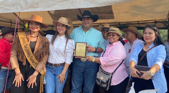 Tradicional desfile hípico recorrió las principales calles de Dolores, en Carazo