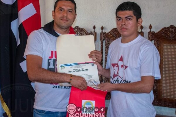 Comunidad universitaria de León conmemora el natalicio del Poeta y Héroe Nacional, Rigoberto López Pérez