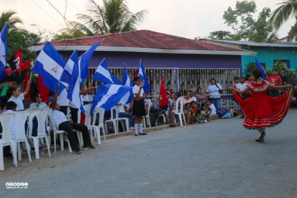 Inauguran nuevos andenes en el Barrio Denis Mendieta, en Siuna