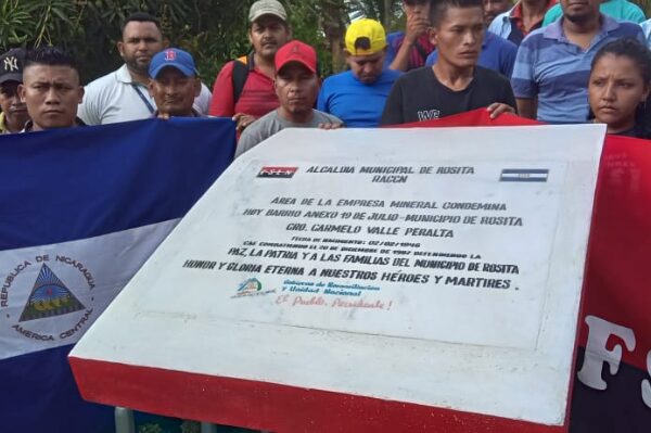 Nuevo monumento en Rosita rinde homenaje a héroes y mártires caídos en diciembre de 1987