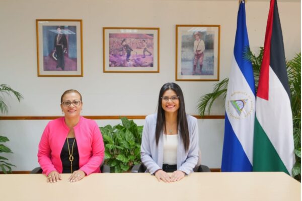 Ministras nicaragüenses en encuentro virtual con mujeres de Palestina