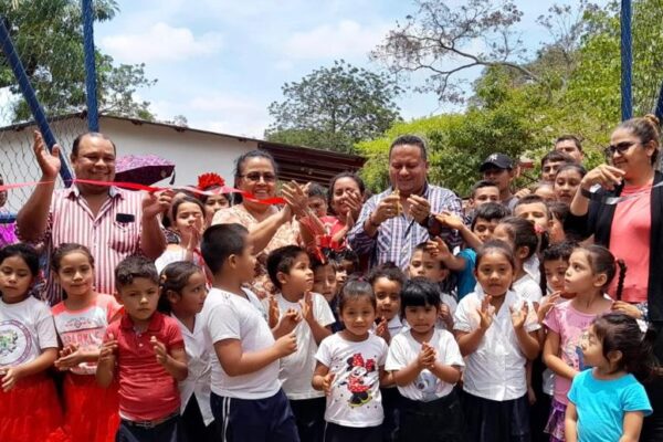 Inauguran Embellecimiento de Escuela Pedro Joaquín Chamorro en Dolores Carazo.