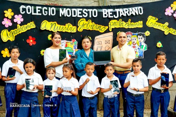 Gobierno Sandinista entrega Maletas Digitales a escuelas públicas en Nicaragua