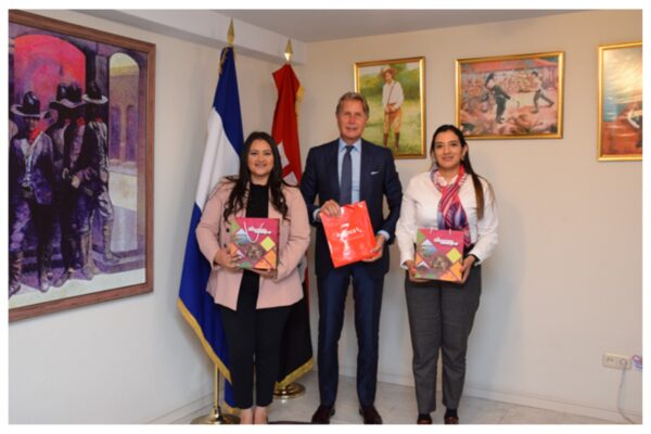 Embajador de Nicaragua en Madrid recibe visita de Gerentes Generales de Avianca en Europa y El Salvador