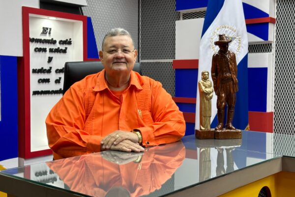Moisés Absalón Pastora: Sal para la babosa o el baboso