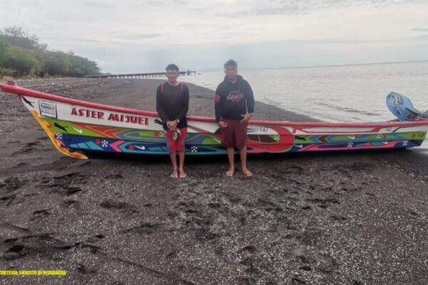 Fuerza Naval retuvo embarcación de bandera hondureña con dos tripulantes a bordo