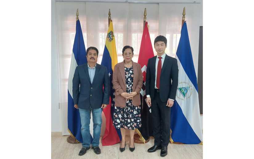 Embajadora de Nicaragua en Venezuela visita a Embajador de la República Popular China