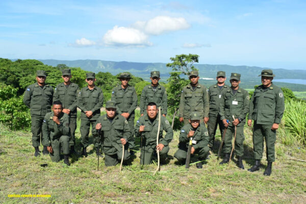 Brigada de Infantería Mecanizada participa en jornada de limpieza y ahoyado para reforestar