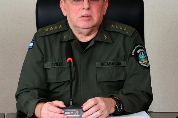 Oficiales del Ejército de Nicaragua en traspaso de mando de la Dirección de Operaciones y Planes