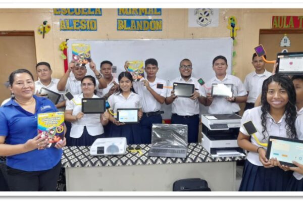 Gobierno Sandinista entrega Aulas Digitales Móviles a Escuelas Normales de Nicaragua