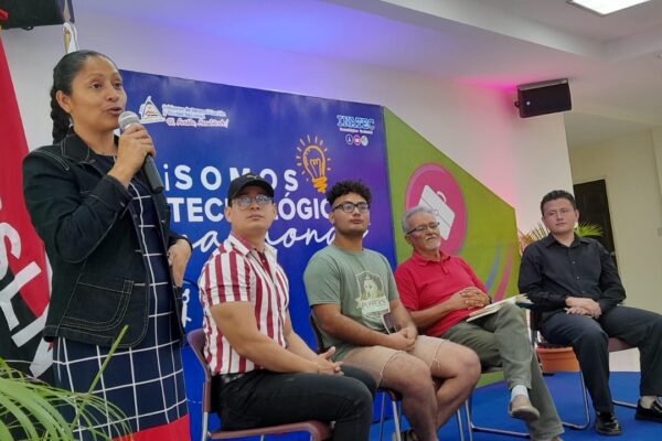 Micrófono Abierto: Un espacio para demostrar lo aprendido en Técnicas para la Creación Poética y Narrativa