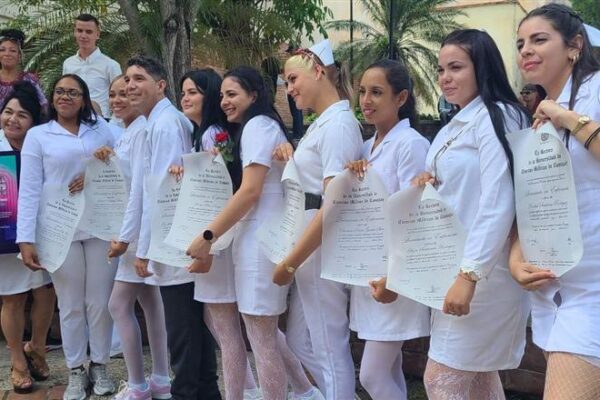 Cuba egresa nuevos profesionales de la Salud Pública