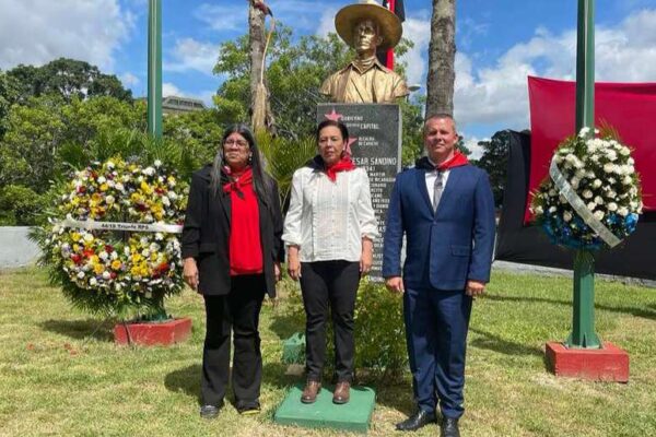 Embajada de Nicaragua en Venezuela celebró el 44/19