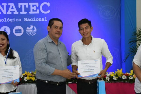 INATEC reconoce la excelencia académica de estudiantes técnicos destacados