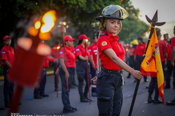 Bomberos celebran 77 años de ser Beneméritos de la Patria