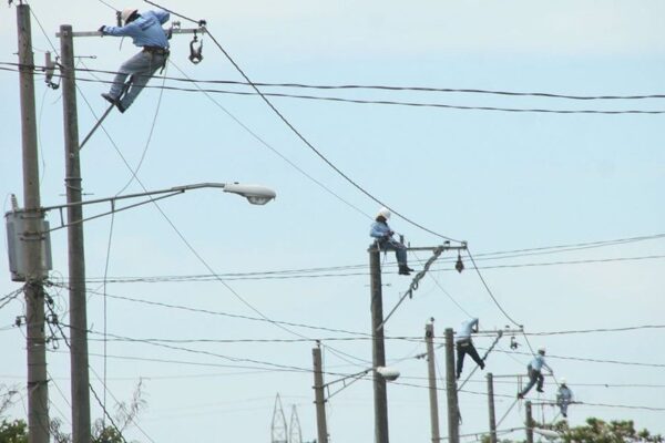 Nicaragua cumple su compromiso de llevar servicio eléctrico a comunidades rurales y barrios