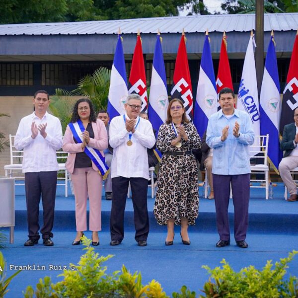 Foto de Toma de posesión de autoridades de la Universidad Casimiro Sotelo
