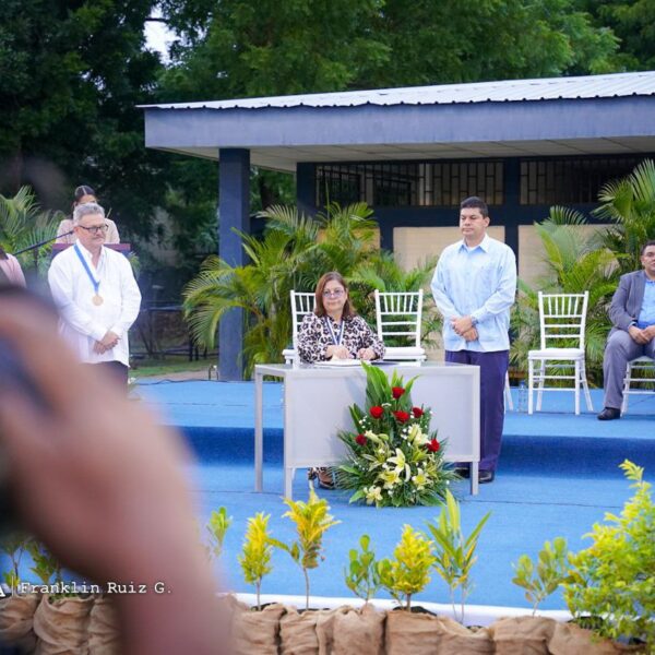 Foto de Toma de posesión de autoridades de la Universidad Casimiro Sotelo