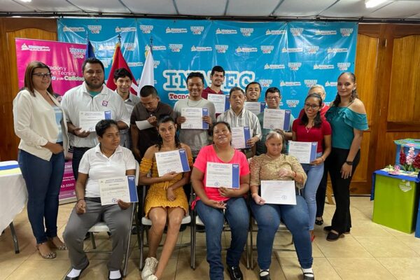 Capacitación inclusiva: Protagonistas con discapacidad de Chichigalpa se destacan en el curso de Elaboración de Bisutería