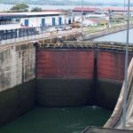 Canal de Panamá extiende a un año restricciones ante sequía