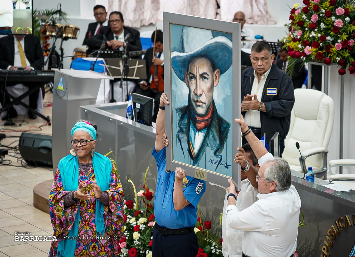 Diputados reconocen el compromiso por la paz y seguridad de la Policía Nacional