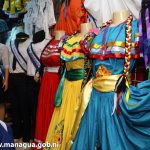 Trajes de Huipil y Uniformes para los Desfiles Escolares
