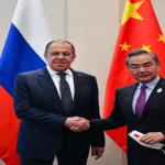 Canciller chino viaja a Rusia para sostener visita de trabajo