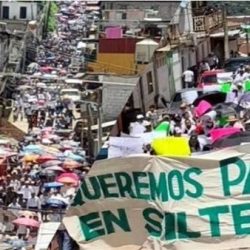 Mexicanos marchan contra violencia de grupos criminales en Chiapas