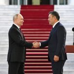 Tratados, una condecoración y base aérea: así arrancó la visita de Putin a Kirguistán