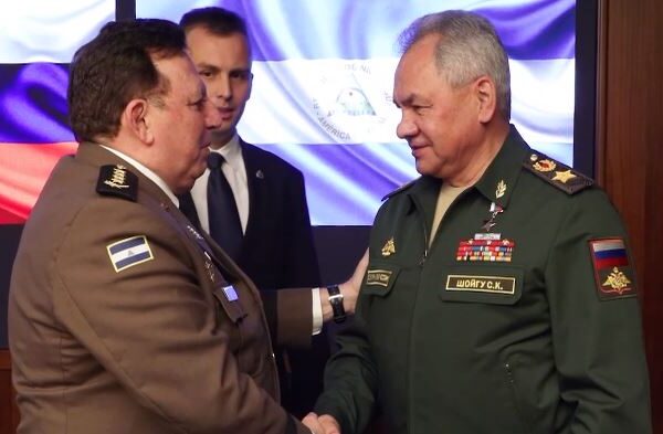 Shoigú en una reunión con el jefe del Ejército de Nicaragua: Rusia rechaza el dictado de Occidente