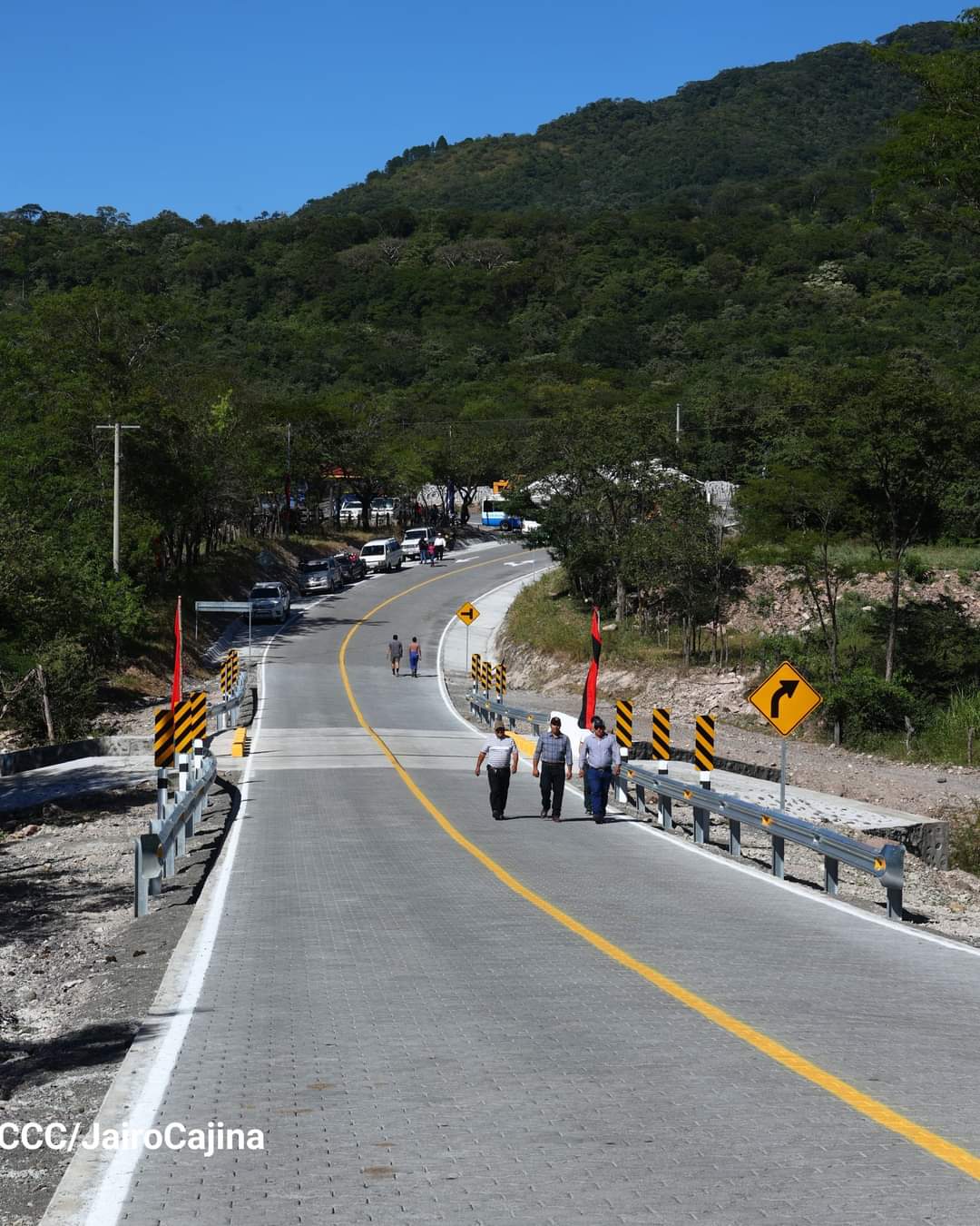 MTI inaugura el primer tramo de 24 KM de carretera entre León y Estelí