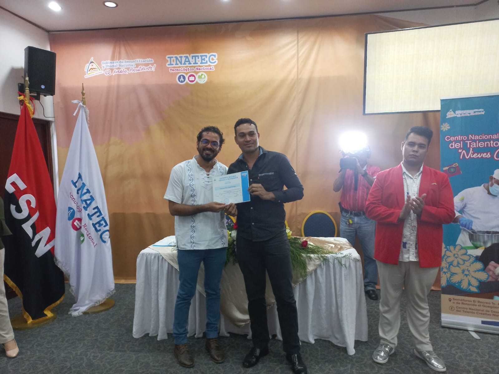 Centro de Talento Creativo Nieves Cajina Celebra Logros de 138 Egresados