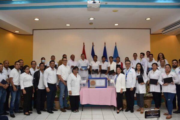 Nicaragua recibe Placa de Reconocimiento por Innovación en Salud Digital