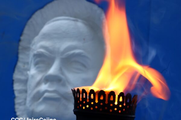 Siempre recordamos a Rubén, poeta fecundo que nos canta y nos dice que venimos de lejos y vamos al porvenir