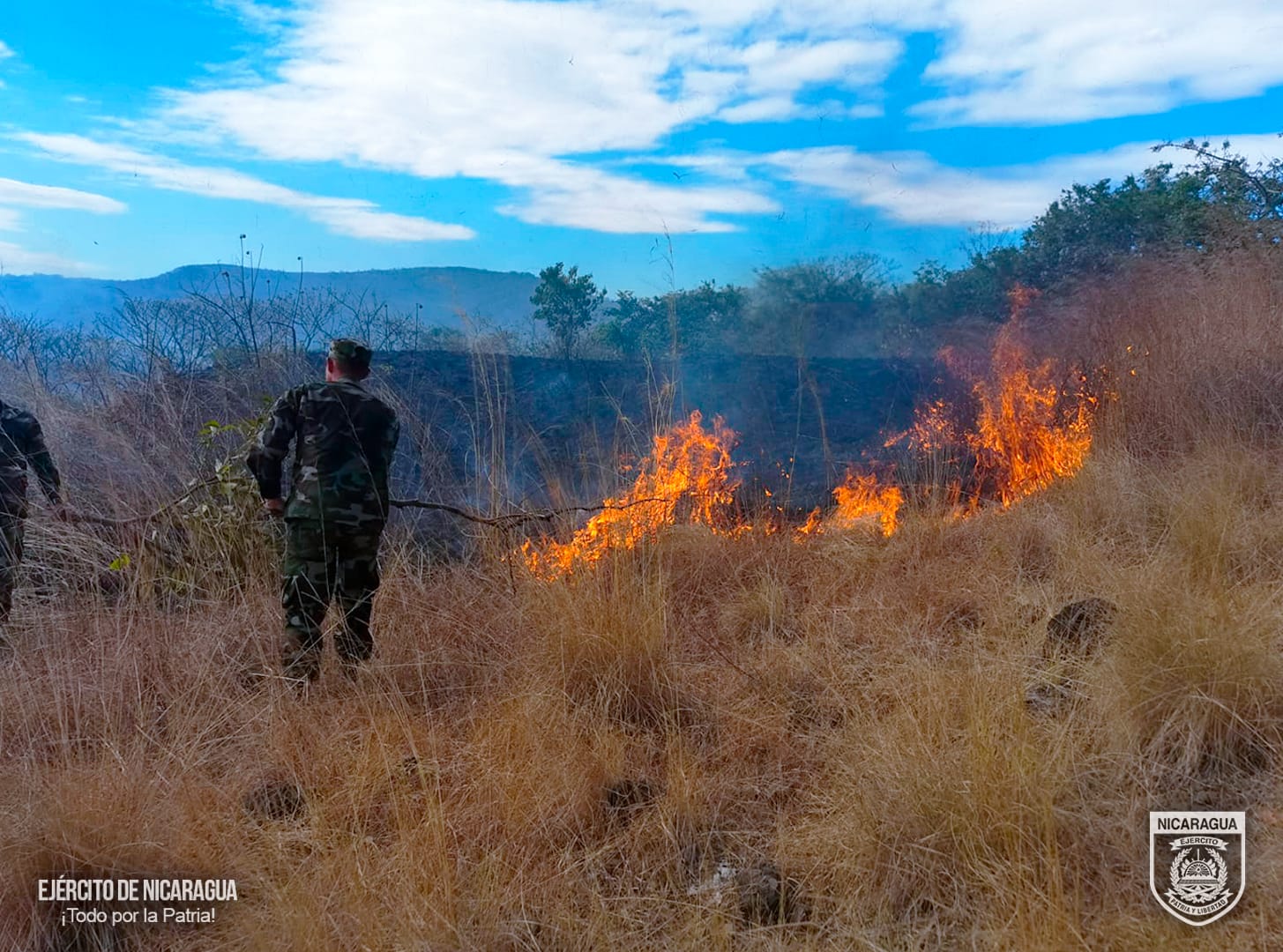 Ejército sofoca incendio agropecuario en Chontales