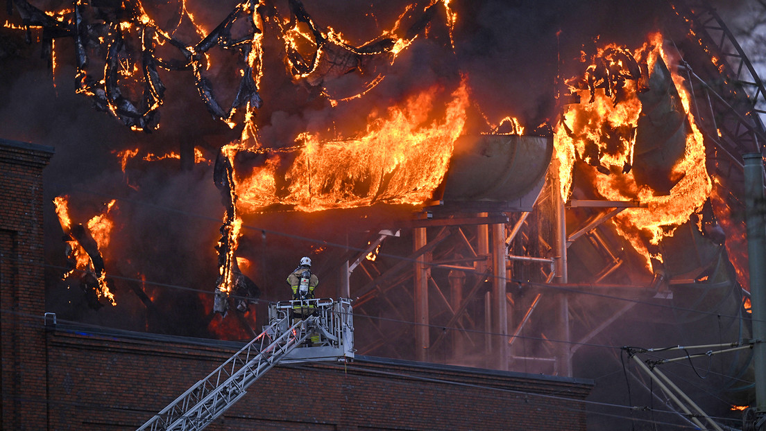 13 heridos tras grave incendio en un parque de atracciones de Suecia