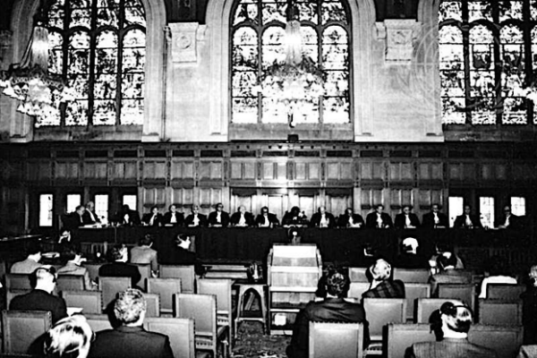 Sentencia de Corte Mundial sobre Israel y Fallo de 1986 contra Estados Unidos en el caso de Nicaragua