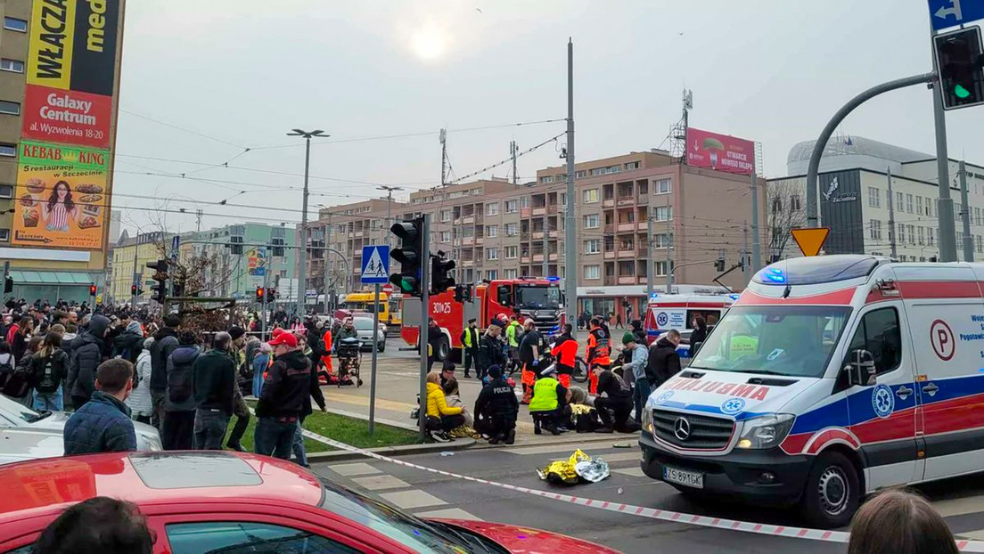 Vehículo embiste contra una veintena de peatones en Polonia