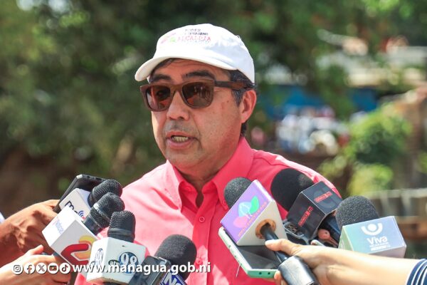 Supervisan obras de revestimiento de cauce en el barrio La Primavera, Managua
