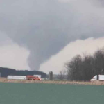 Al menos tres muertos por tornados en Medio Oeste de EEUU