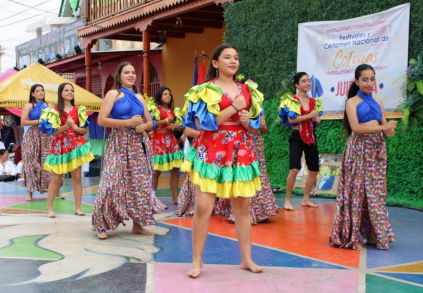 Celebran hermoso festival de Coronas en Juigalpa