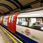 Fallece un hombre arrollado por el metro en Madrid después de bajar con otro a las vías para orinar