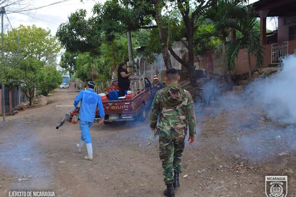 Ejército de Nicaragua y MINSA Unidos en la Lucha Contra el Dengue
